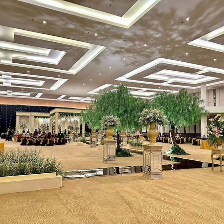 Hotel Santika Mega City Bekasi Buitenkant foto