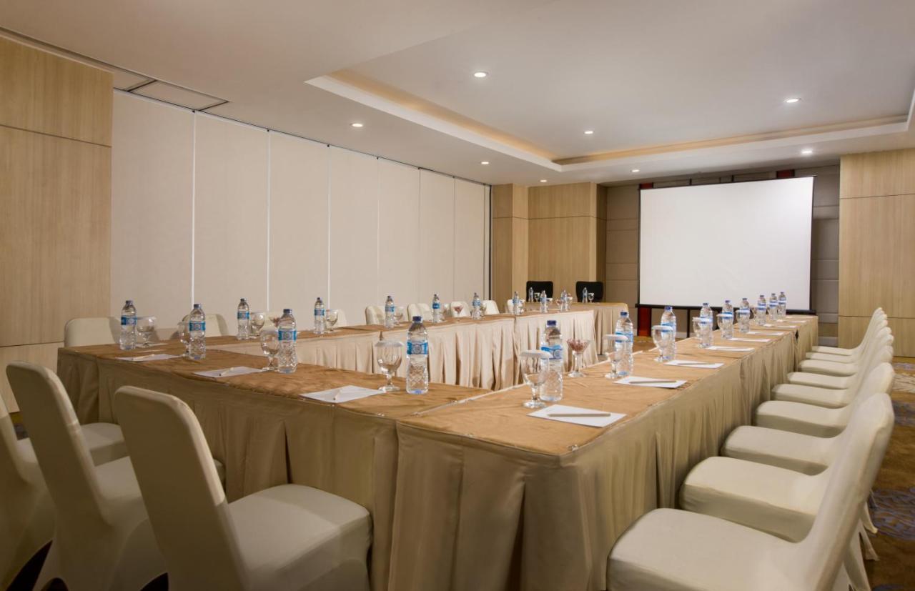 Hotel Santika Mega City Bekasi Buitenkant foto