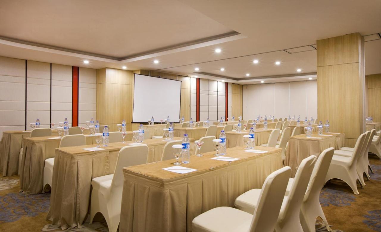 Hotel Santika Mega City Bekasi Buitenkant foto