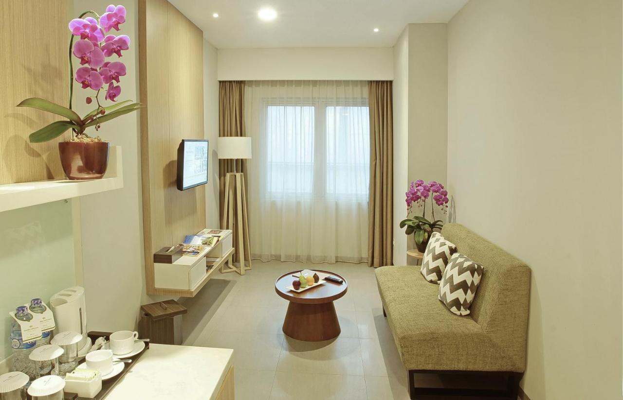 Hotel Santika Mega City Bekasi Buitenkant foto
