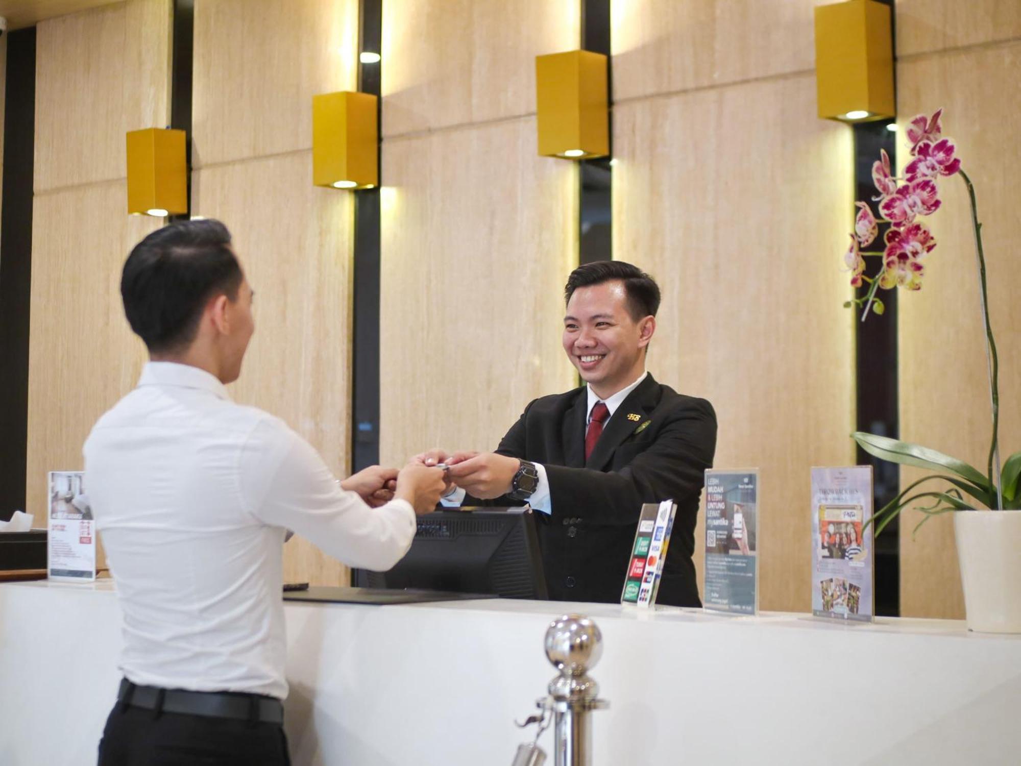 Hotel Santika Mega City Bekasi Buitenkant foto