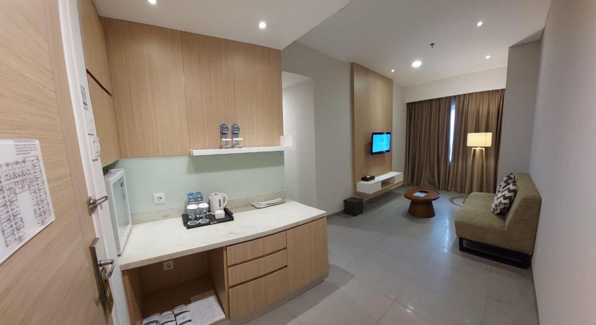 Hotel Santika Mega City Bekasi Buitenkant foto