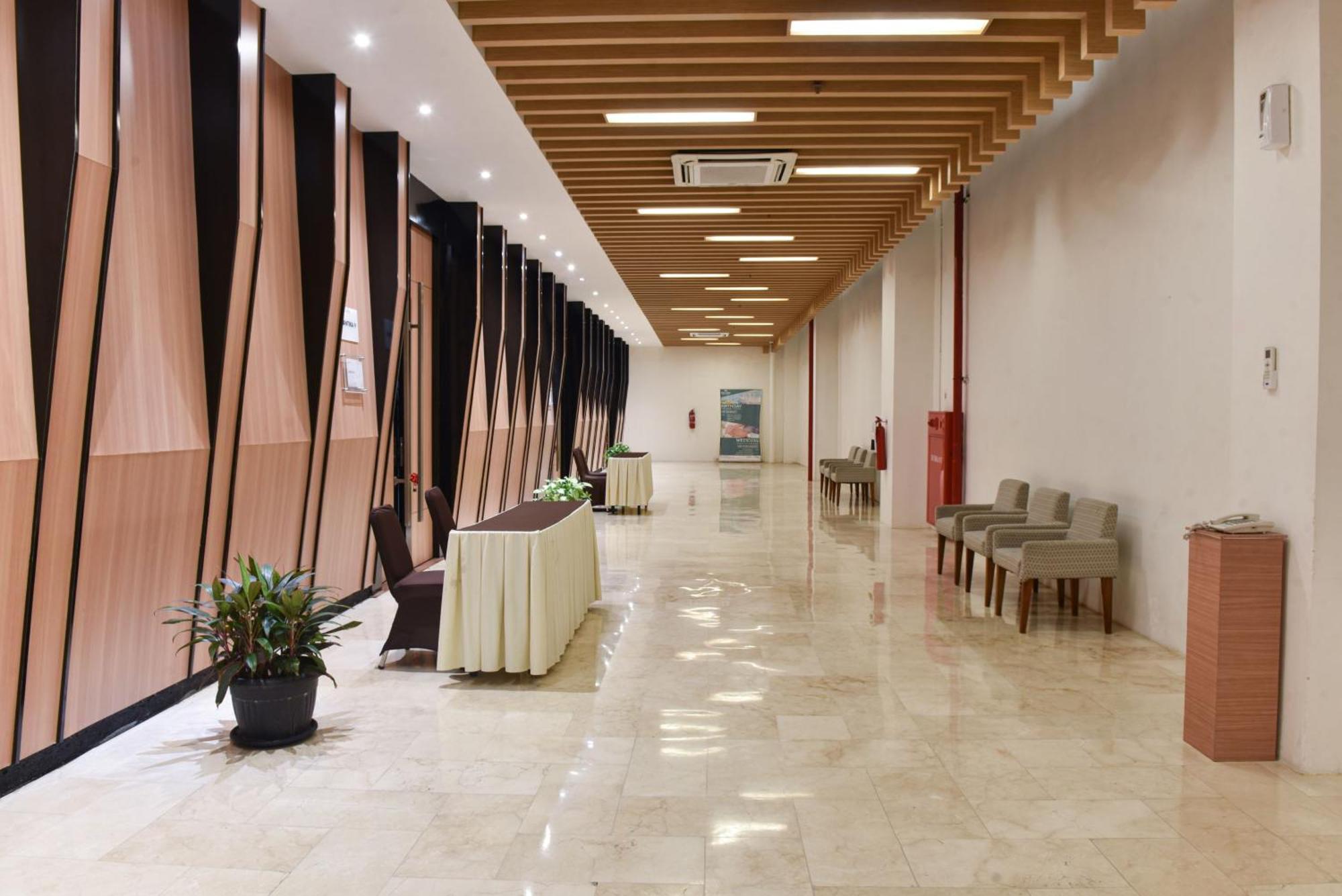Hotel Santika Mega City Bekasi Buitenkant foto