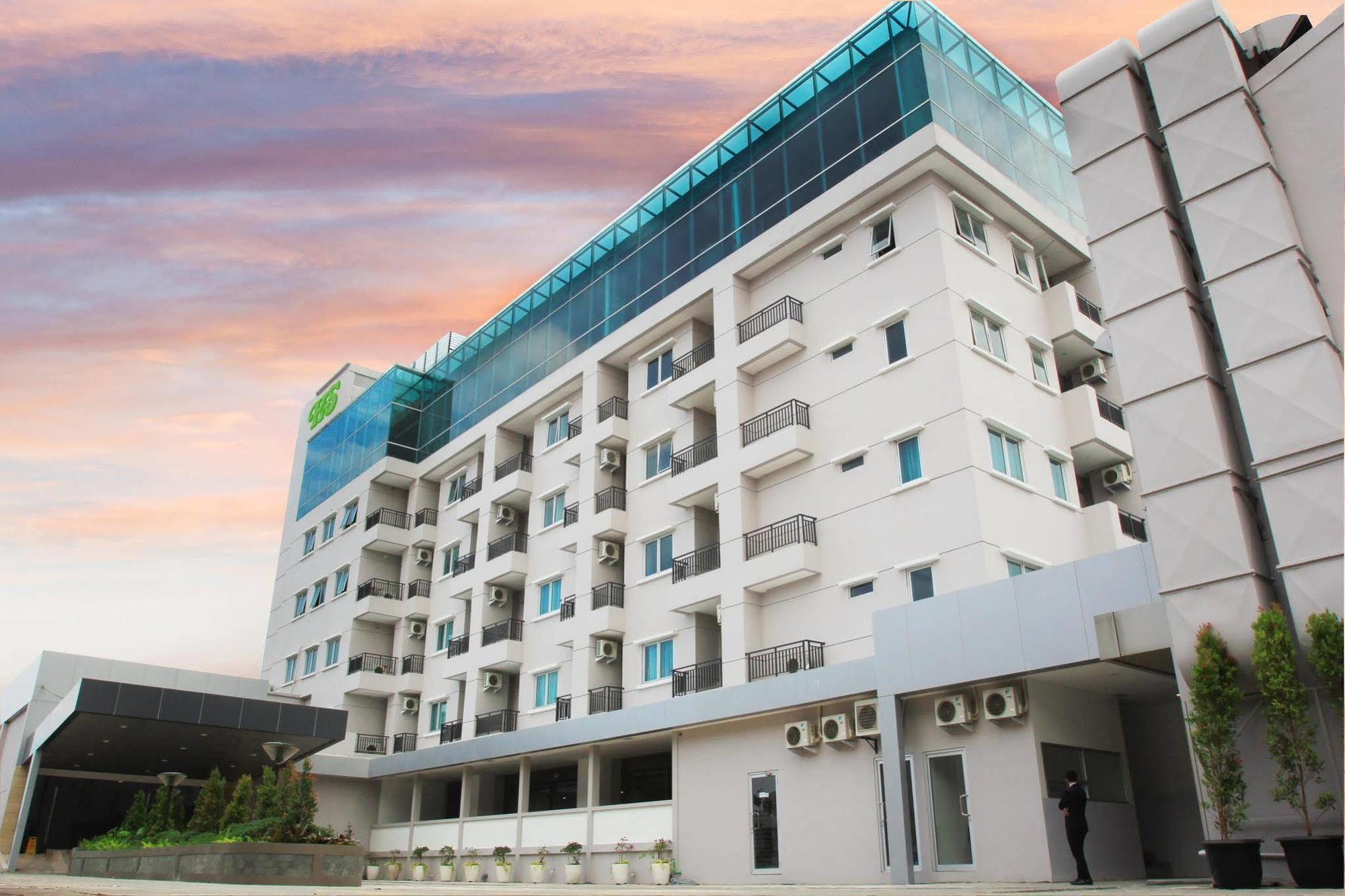 Hotel Santika Mega City Bekasi Buitenkant foto